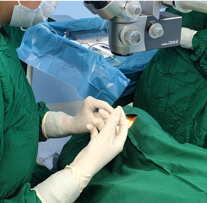 LASIK and cataract surgery technology at Dr. Charu Arora eye clinic
